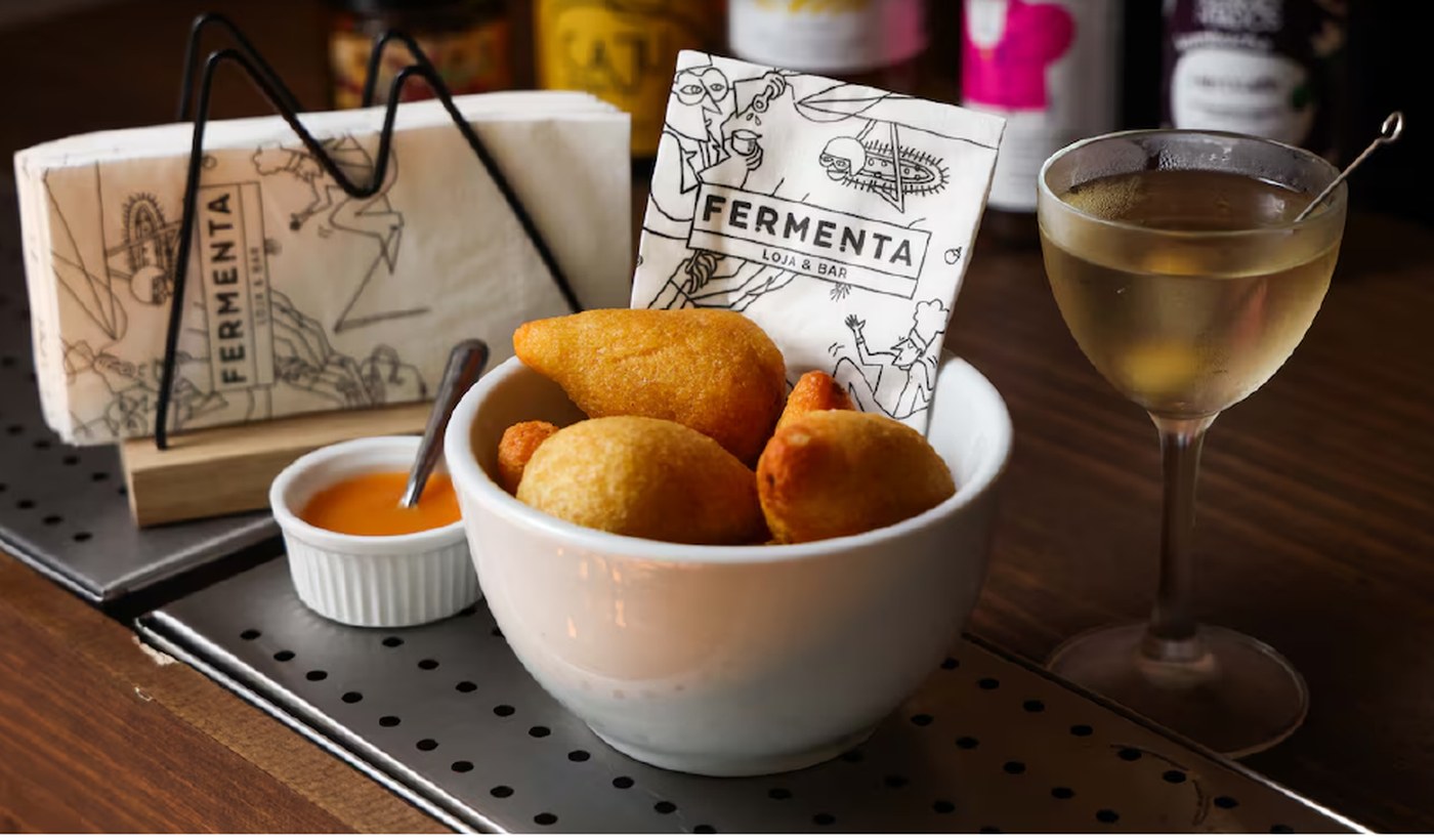 Chucruchinhas e drink no Fermenta Bar